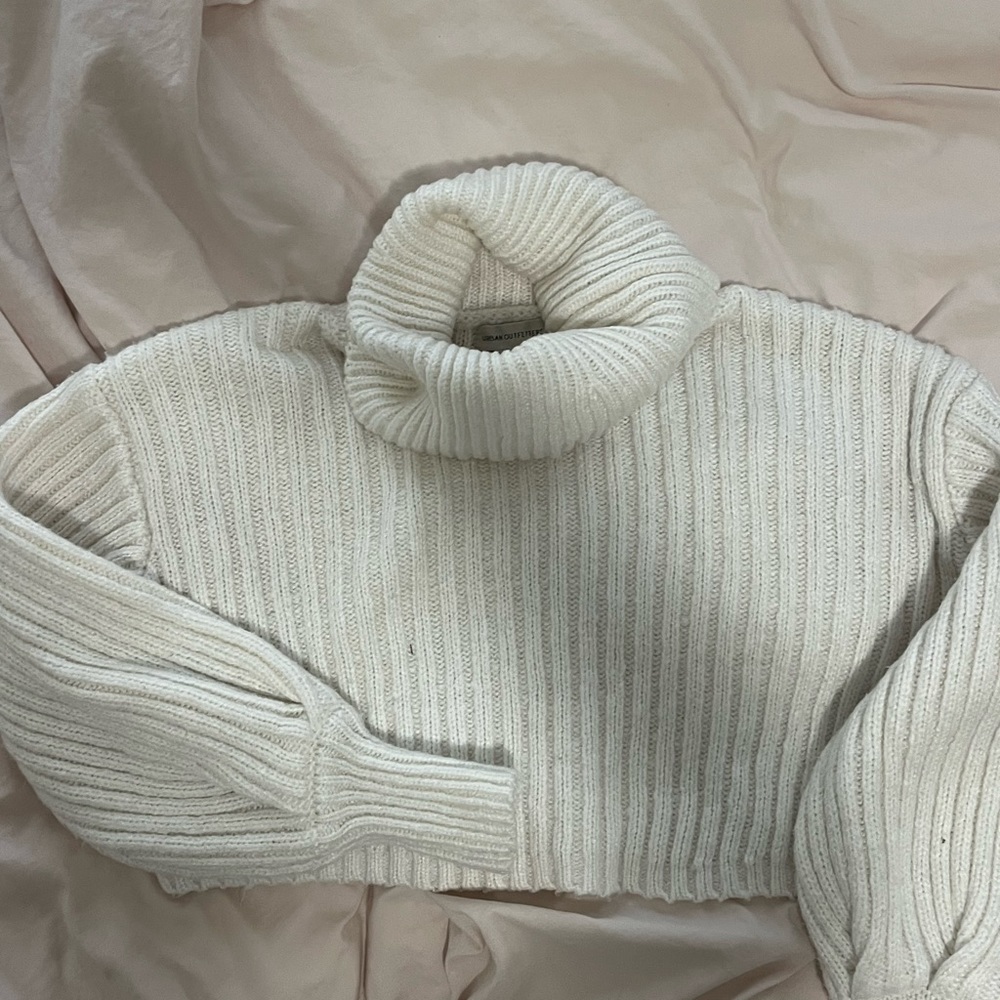 Urban Outfitters White Cropped Sweater